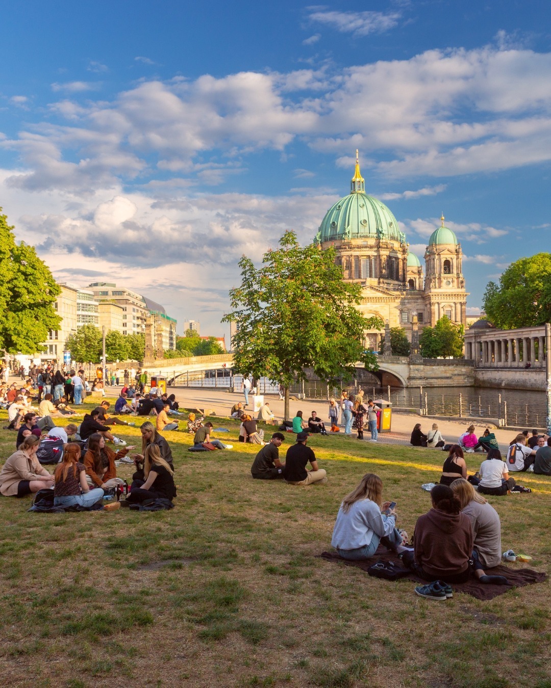 Berlin is the ideal destination for a relaxed summer vacation filled with art and culture, stunning nature, and vibrant nightlife. Enjoy the city's multicultural restaurant scene and numerous festivals. 🍦😎

Are you visiting Berlin this summer? 🌞

#citysightseeingberlin #whattodoinberlin #berlinmustdo #berlinmustsee #discoverberlin #berlintips #berlin #berlinactivities #thingstodoinberlin #brandenburggate #berlinicebar #visitberlin