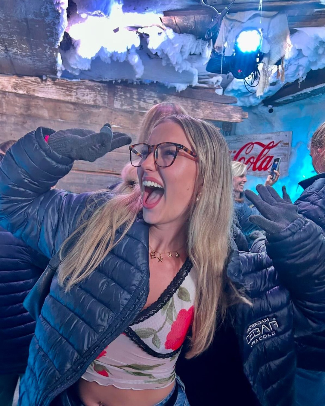 Happy faces dump 💙

Thank you all for visiting @xoxo.emma_rose, @native.nicks_travel, @claudir_roldao, @amyfinney98, @kraastt.onlystance

#icebaramsterdam #amsterdam #amsterdamicebar #icebar #mustdoinamsterdam #amsterdamcocktails #amsterdamactivities #amsterdambars #thingstodoinamsterdam #bestbarinamsterdam #amsterdamxtracoldicebar #xtracoldicebaramsterdam